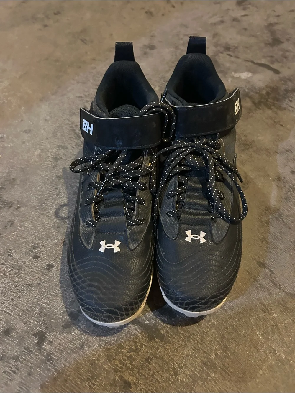 Under Armour Black White Gold Baseball Cleats